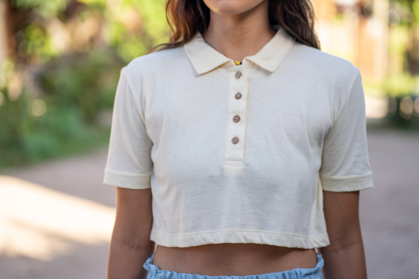 camiseta polo cropped