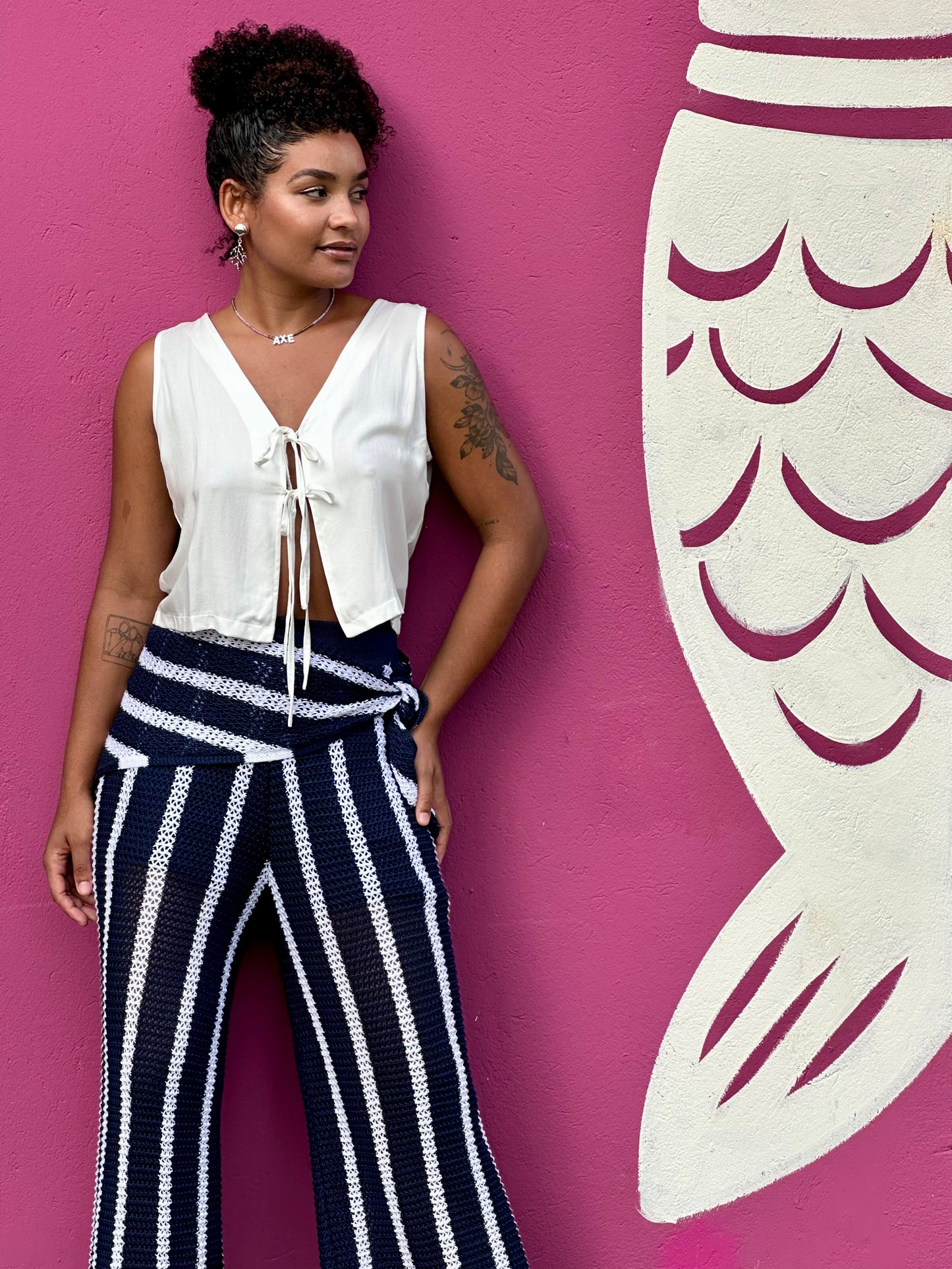 calça tricô listrada com lenço